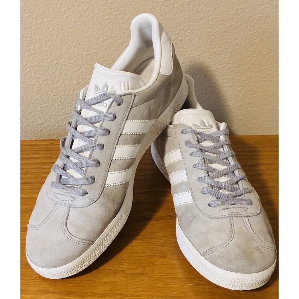 Adidas Originals Gazelle Men’s Size 10 Gray White Suede Sneaker Shoes CQ0879